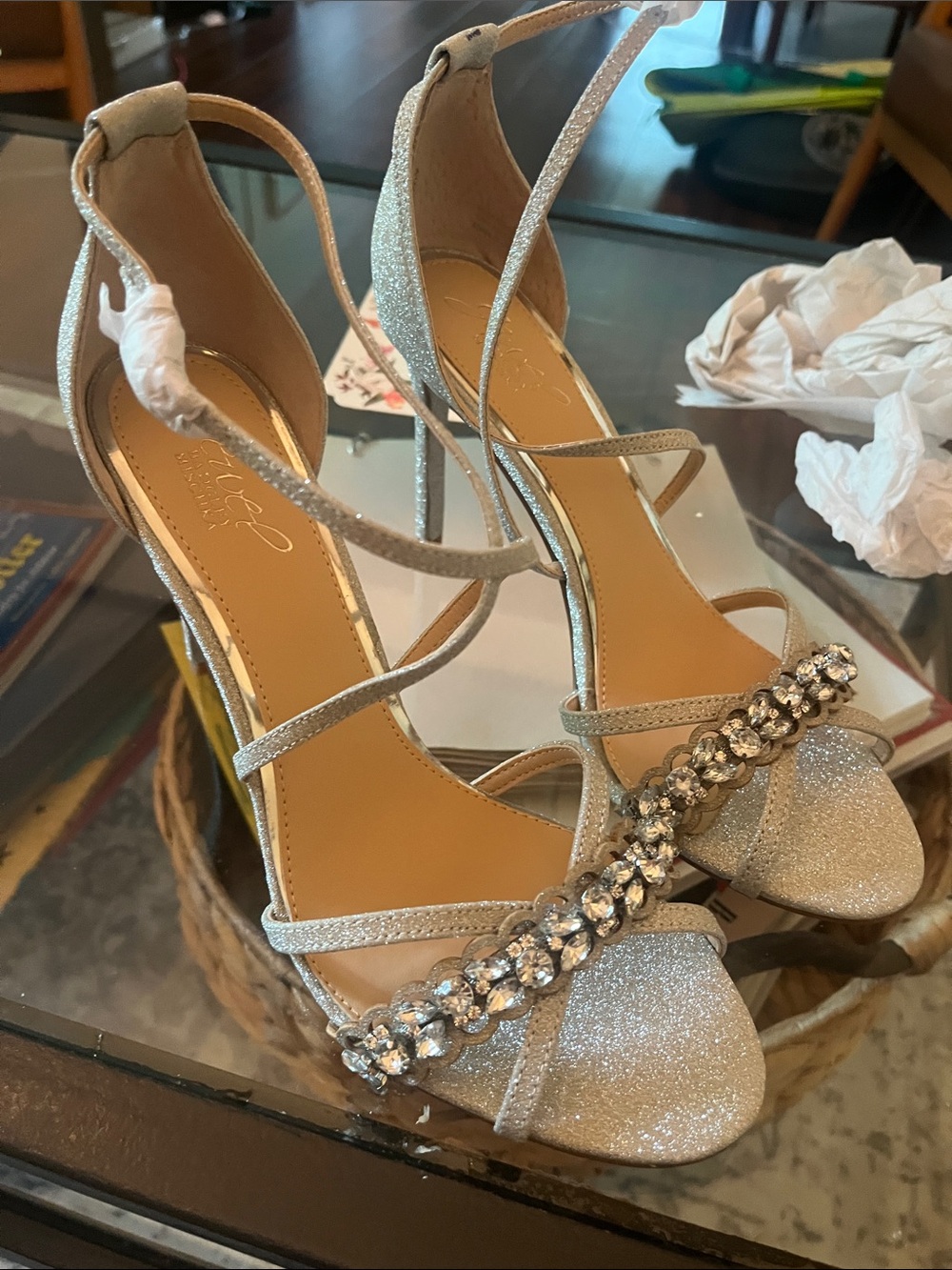 Jewel by Badgley Mischka heels size 8.5 new in box